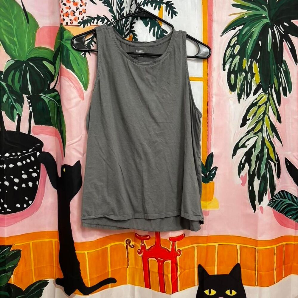 Grey Old Navy tank top with a relaxed fit